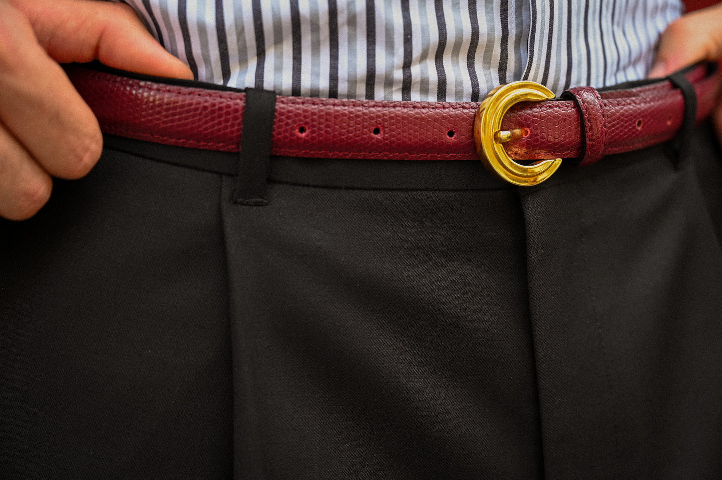 Pantalon en laine noire avec passants de ceinture