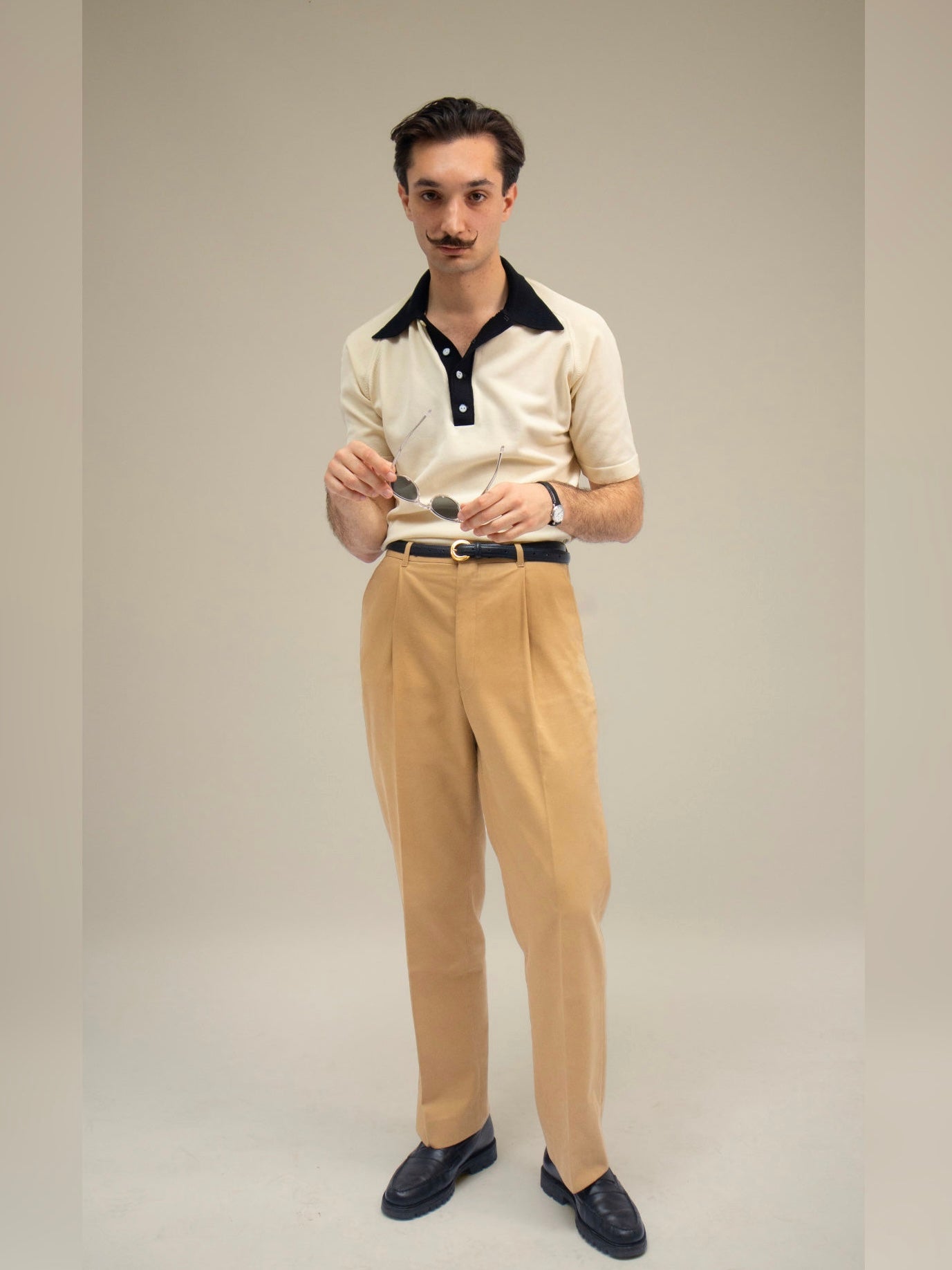 Pantalon en coton sable avec passants de ceinture