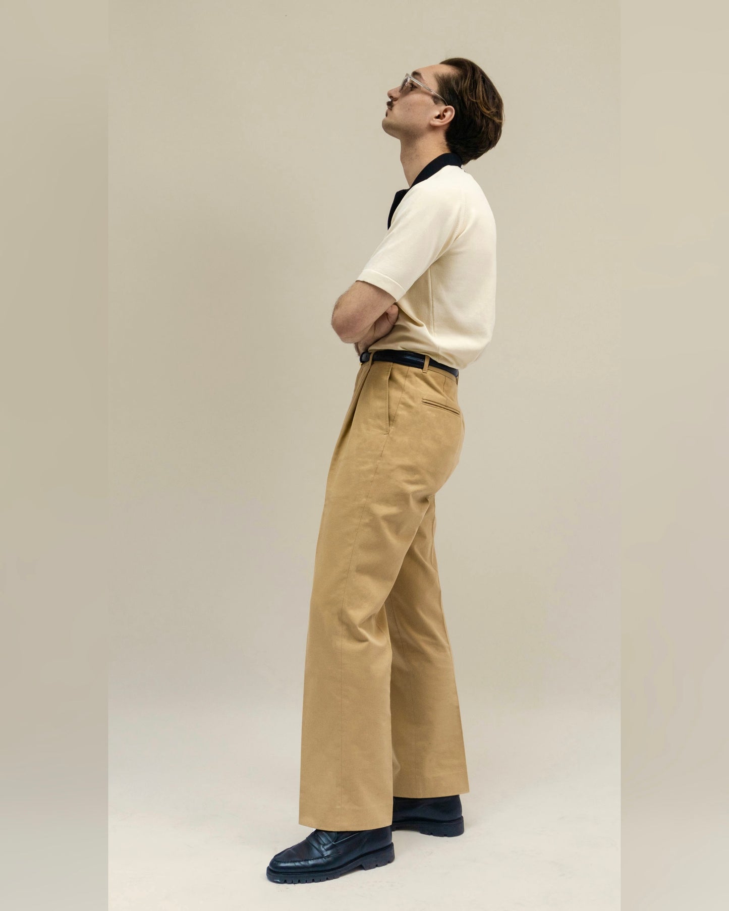 Pantalon en coton sable avec passants de ceinture
