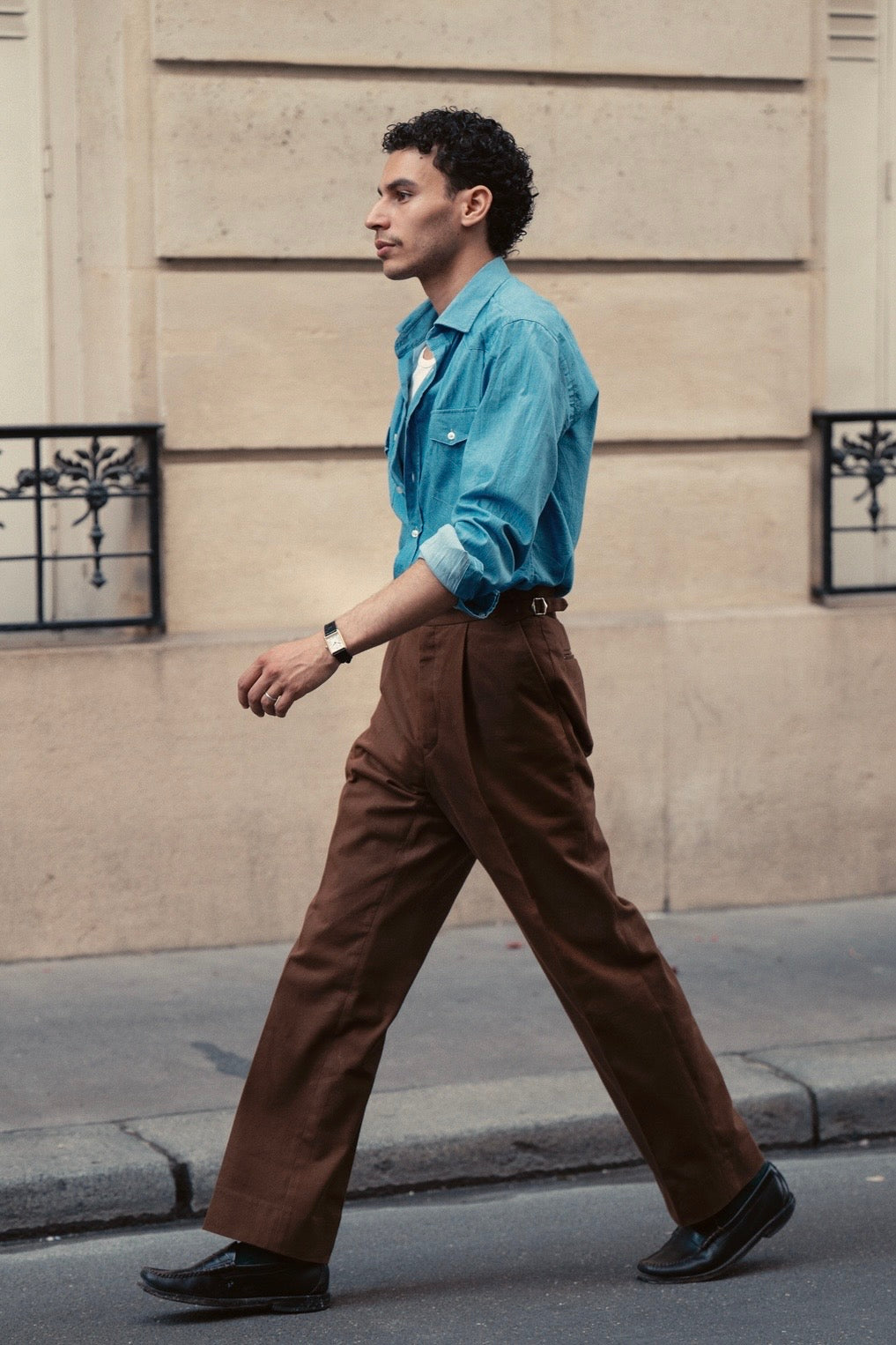 Pantalon en coton marron avec ajusteurs