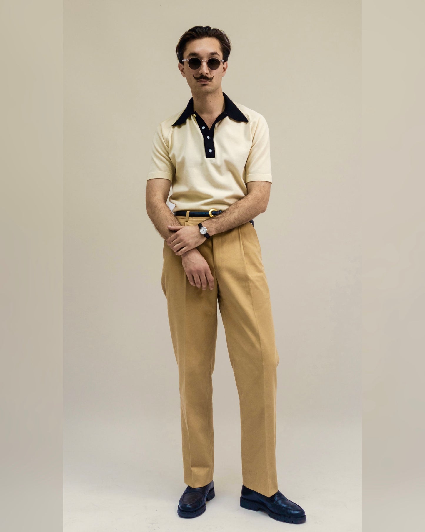 Pantalon en coton sable avec passants de ceinture