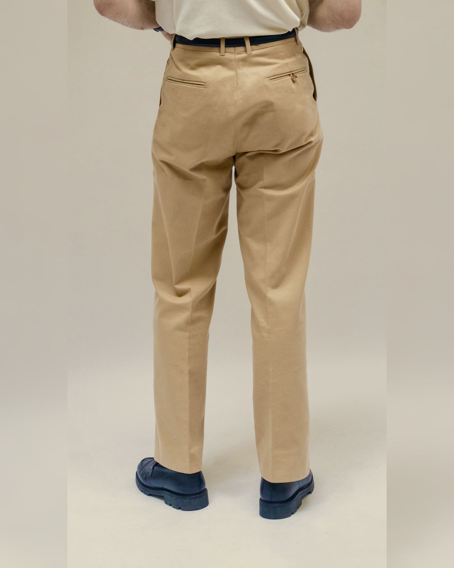 Pantalon en coton sable avec passants de ceinture