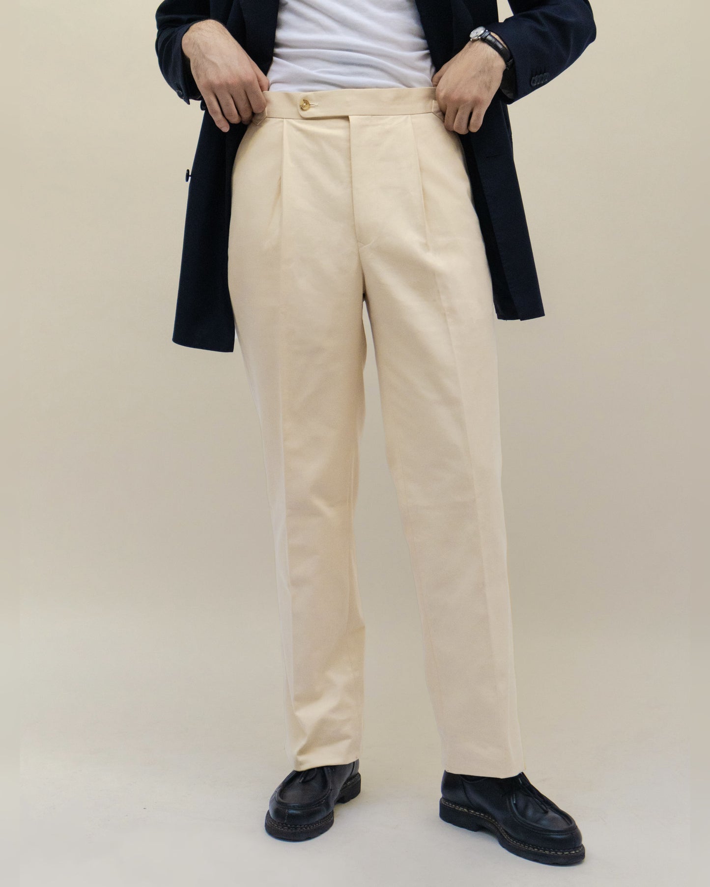 Pantalon en coton crème avec ajusteurs