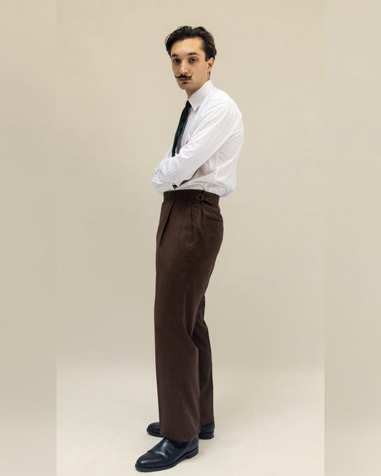 Pantalon en laine marron avec ajusteurs