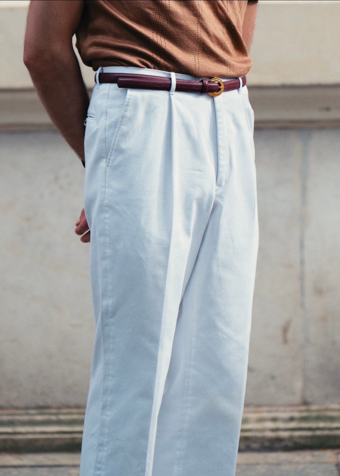 Pantalon en coton blanc avec passants de ceinture